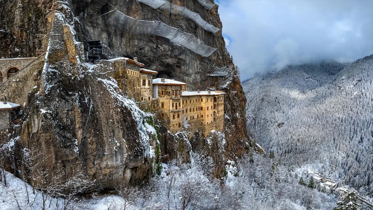 Trabzon’da Kış Tatili Rehberi: Sıcak Jakuzili Bungalovlarda Konaklama Deneyimi