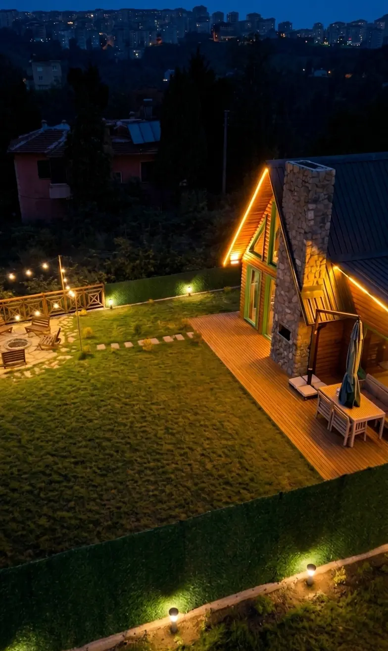Trabzon konaklama seçenekleri içerisinde huzur ve konforu bir arada sunan HomyWood bungalov sizleri bekliyor.