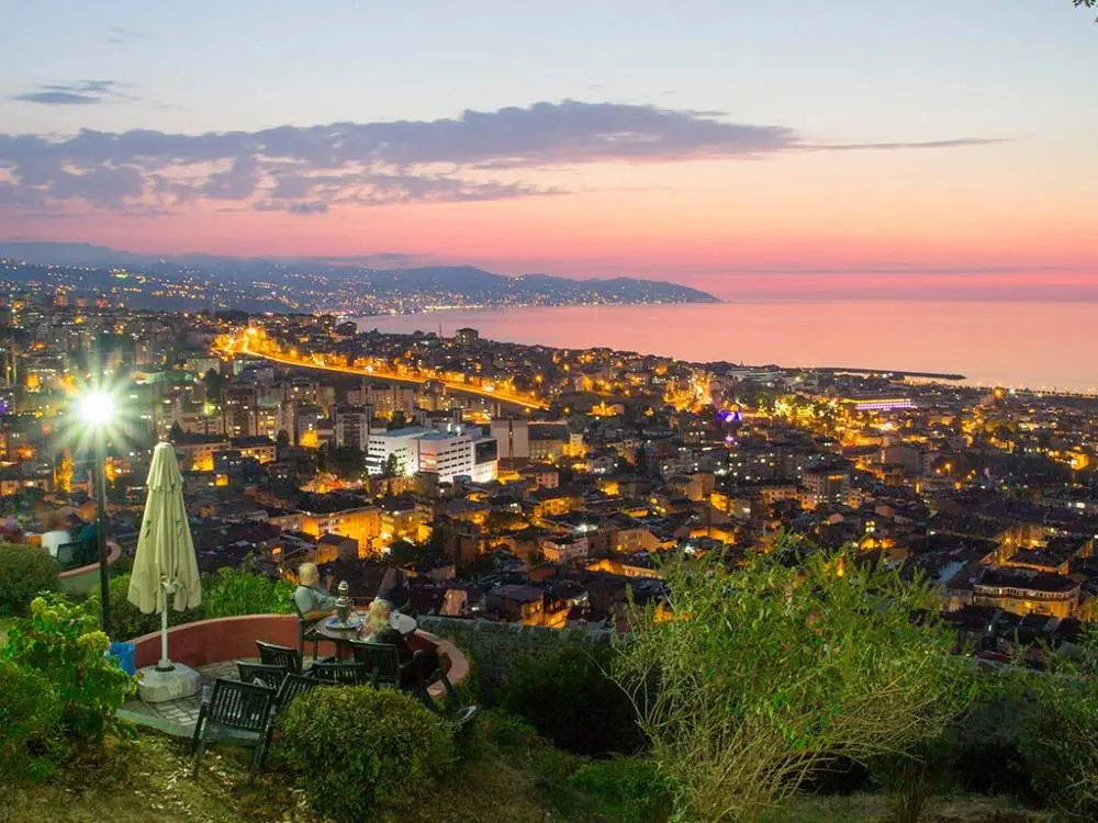Arabasız Gezginler İçin Trabzon'da Gezilecek Yerler: Adım Adım Şehir Rehberi
